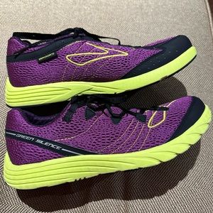 Brooks size 10 running shoe like new